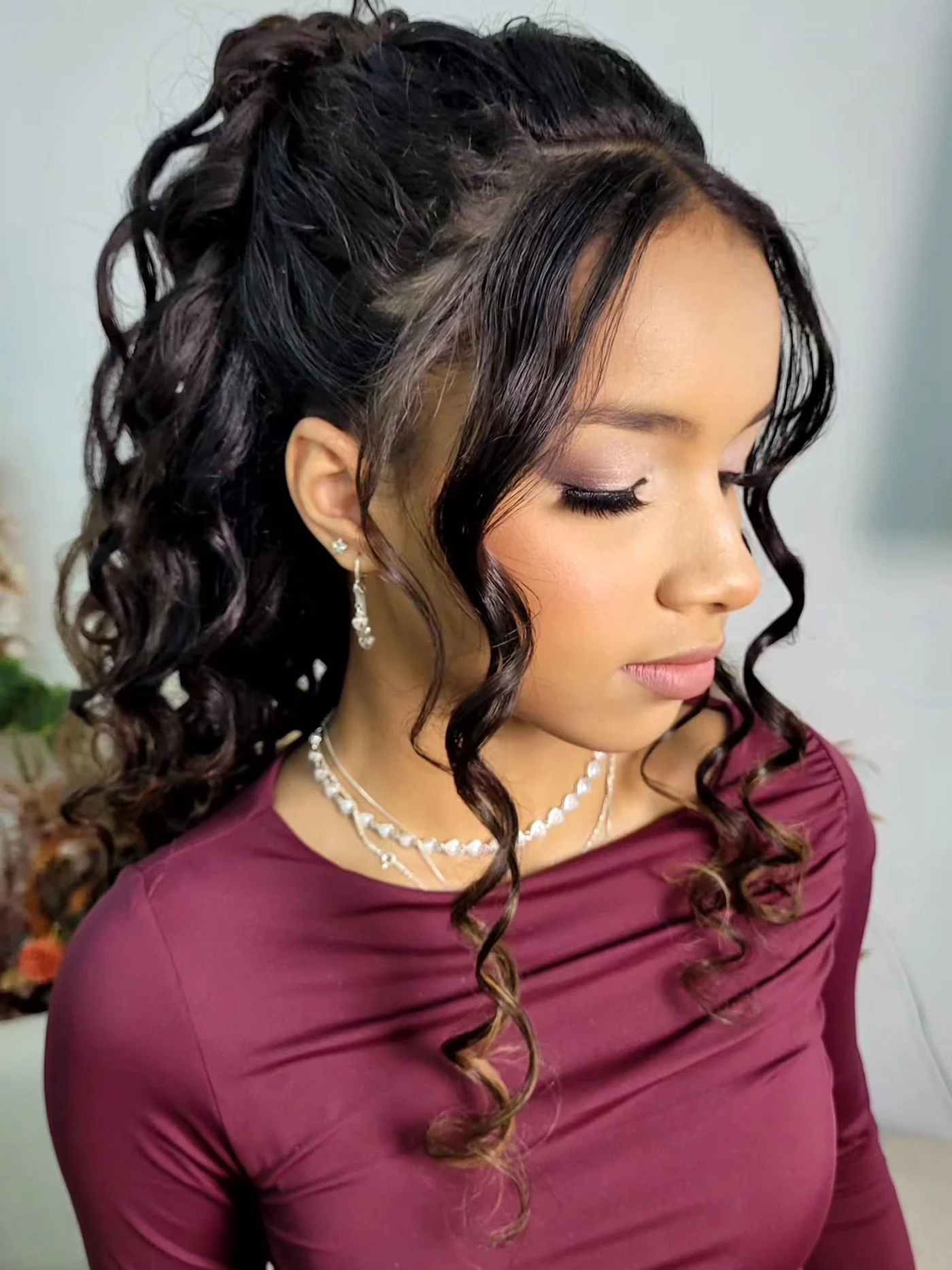 Penteado elegante realizado para uma debutante